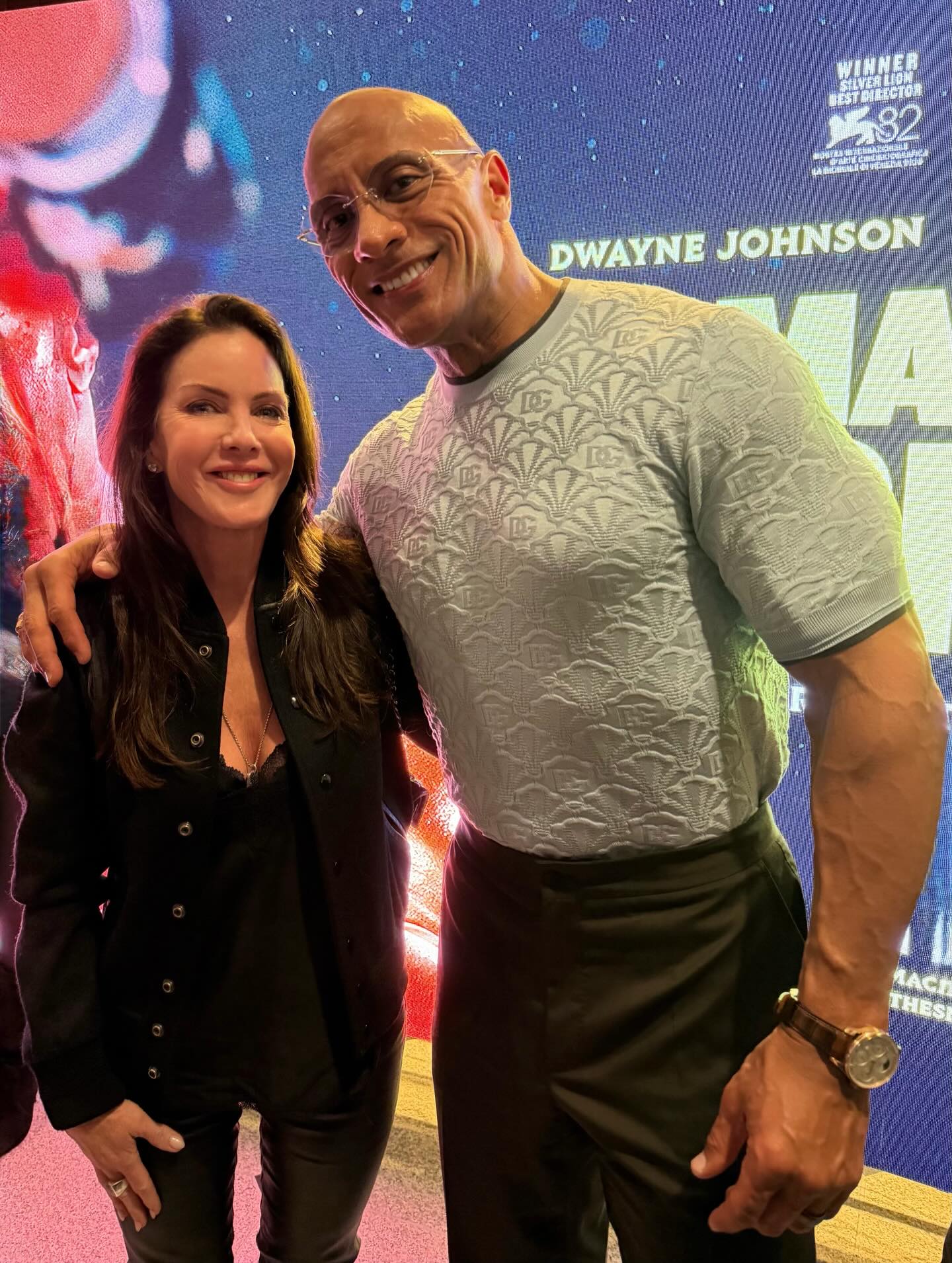 Dwayne @therock Johnson dives deep and shows us his whole self as real life MMA fighter Mark Kerr in @thesmashingmachinemovie ❤️🎬 This film may not be seen by as many people as some of his blockbusters but the right audience will find it and be gifted a soulful performance and heartfelt story about the pressure to win, overcoming addiction, accepting loss and finding happiness - even when life kicks you in the face. Thank you for making this movie! It resonated with me and will surely move and inspire others.
#therock #actor 🙏 #kirareed