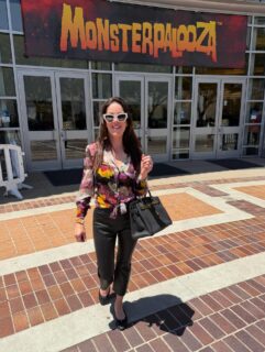 Thank you to @filmgirl90210 @itndistribution for the terrific #pinocchiounstrung panel @monsterpaloozaofficial 🎬♥️ It was amazing to hear from creative artists @masters.todd @mastersfxstudios @vince.knight @karolina.knight & @andrewscottbell + I met #pinocchio the real animatronic boy himself!  Pinocchio Unstrung in theaters July 24 🎟️ #horror