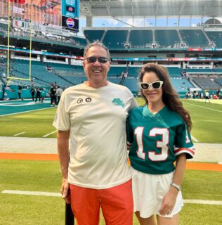 Let’s go @miamidolphins 🐬🏈 #gameday #football